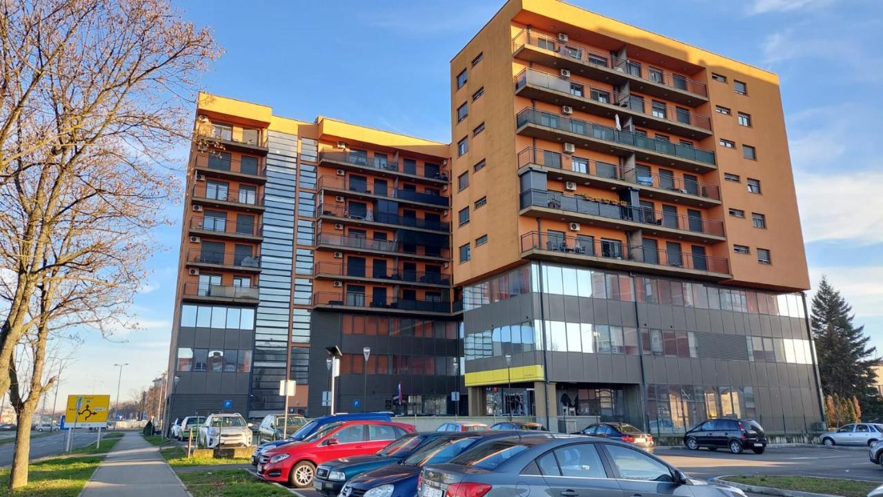 Med Man Apartmani 斯拉沃尼亚布罗德 外观 照片